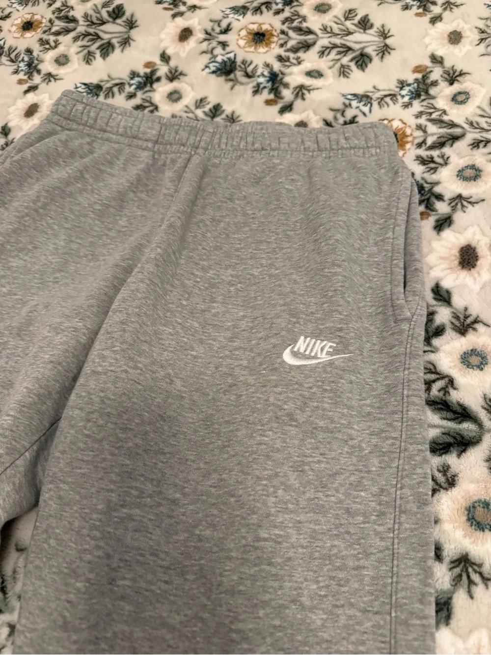 gray nike sweatpants